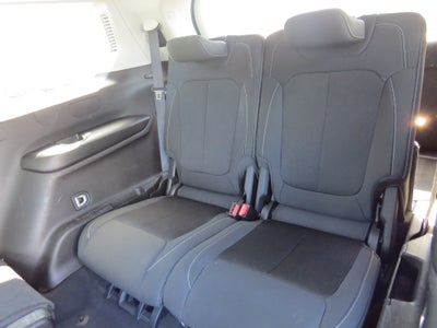 2023 Jeep Grand Cherokee L Laredo 4x2