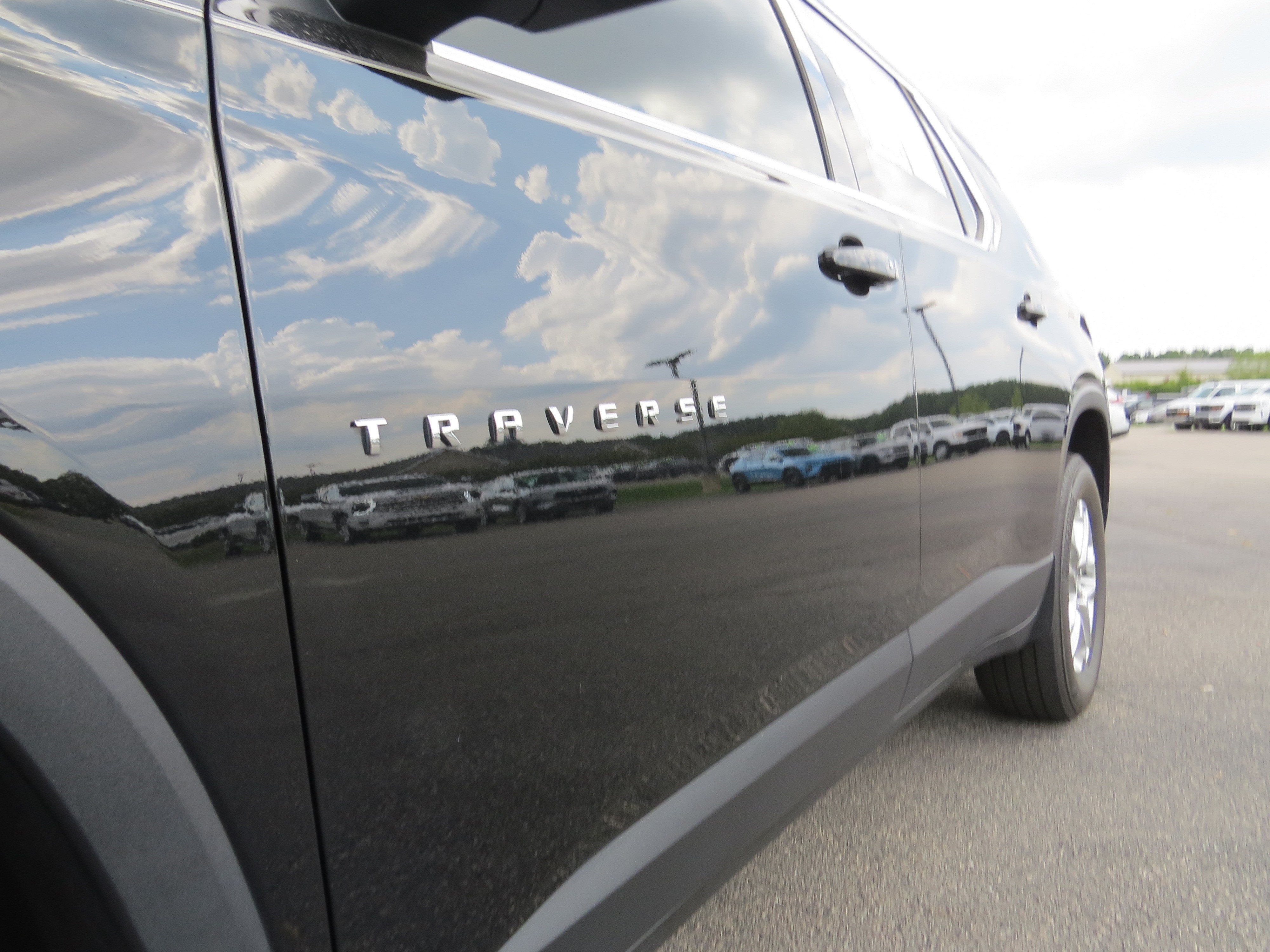 2023 Chevrolet Traverse LS