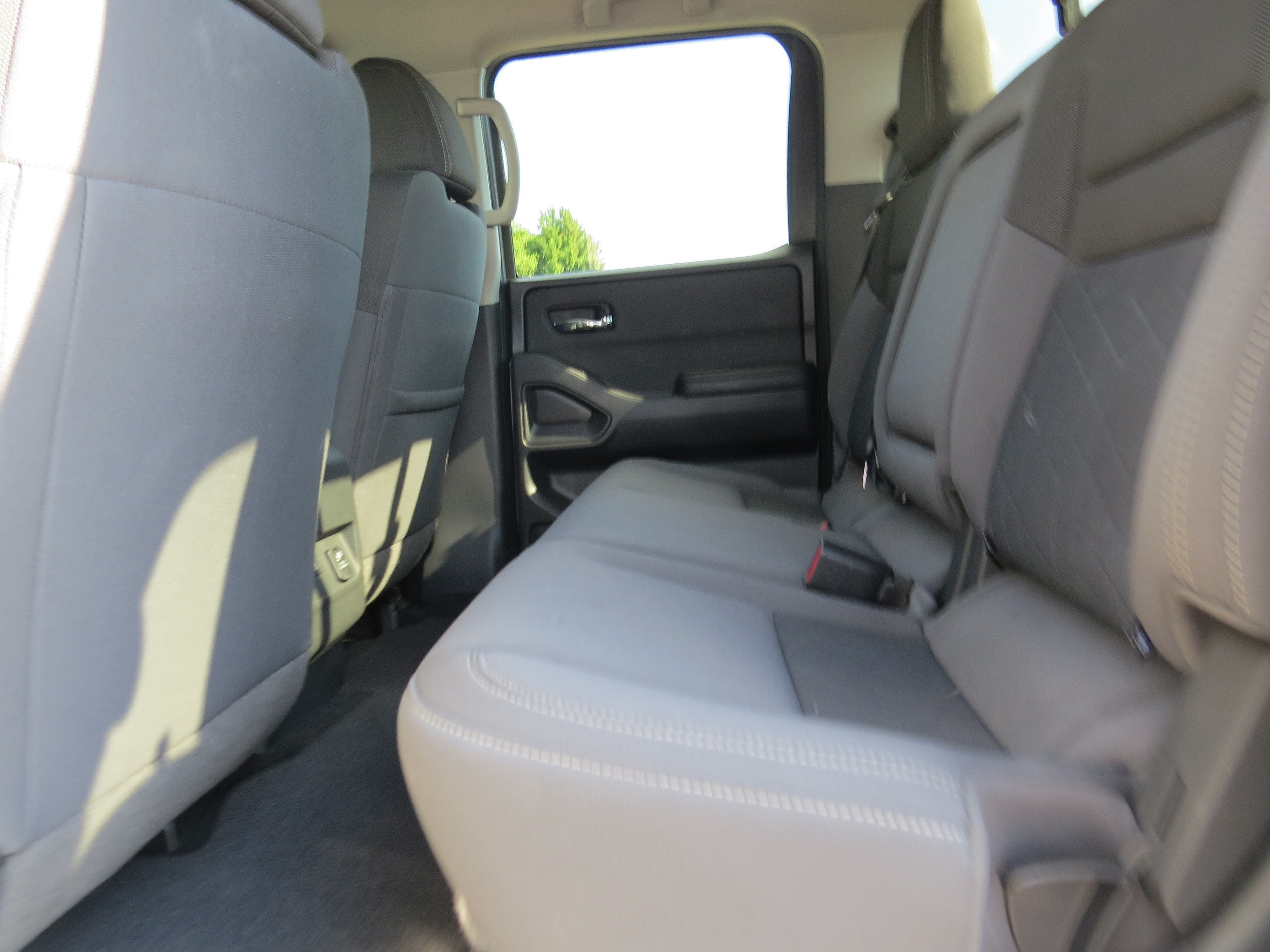 2025 Nissan Frontier Crew Cab SV 4x2