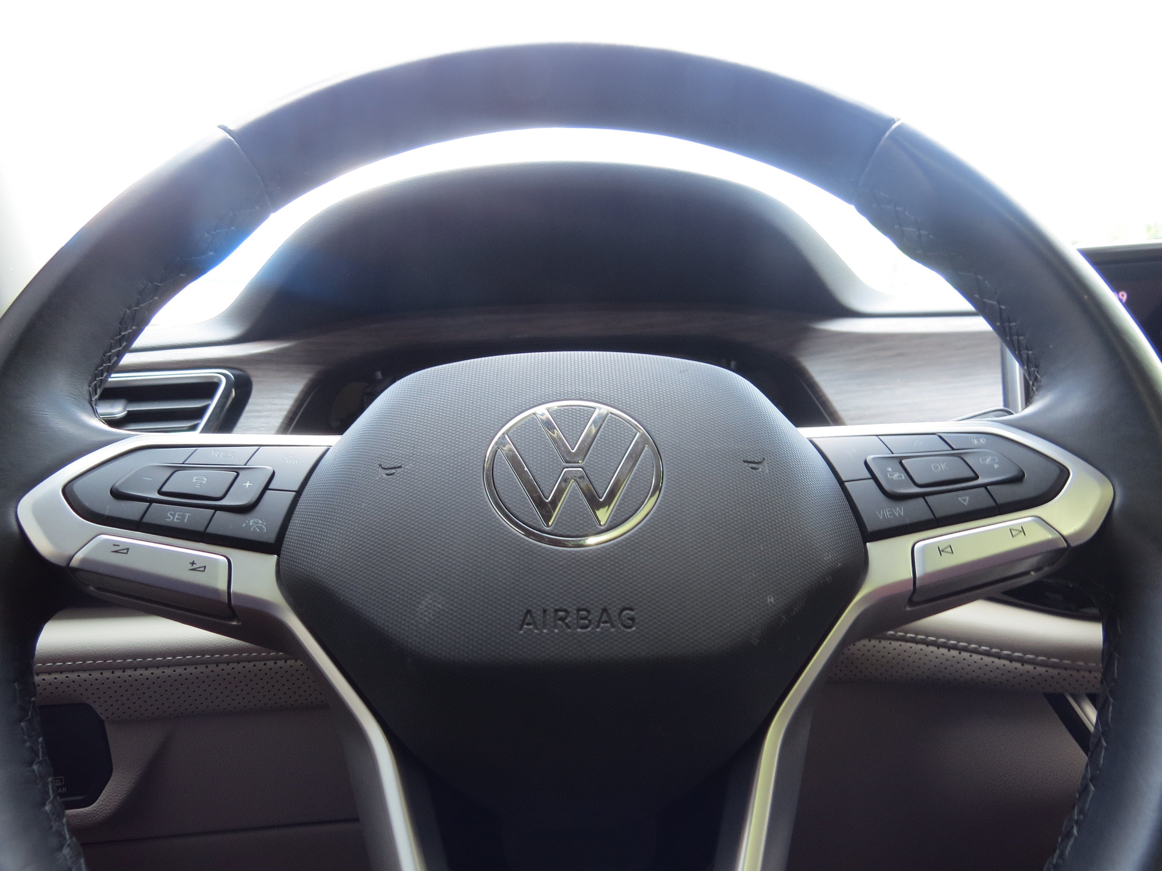 2024 Volkswagen Atlas 2.0T SEL Premium R-Line