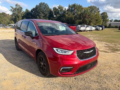 2025 Chrysler Pacifica Select