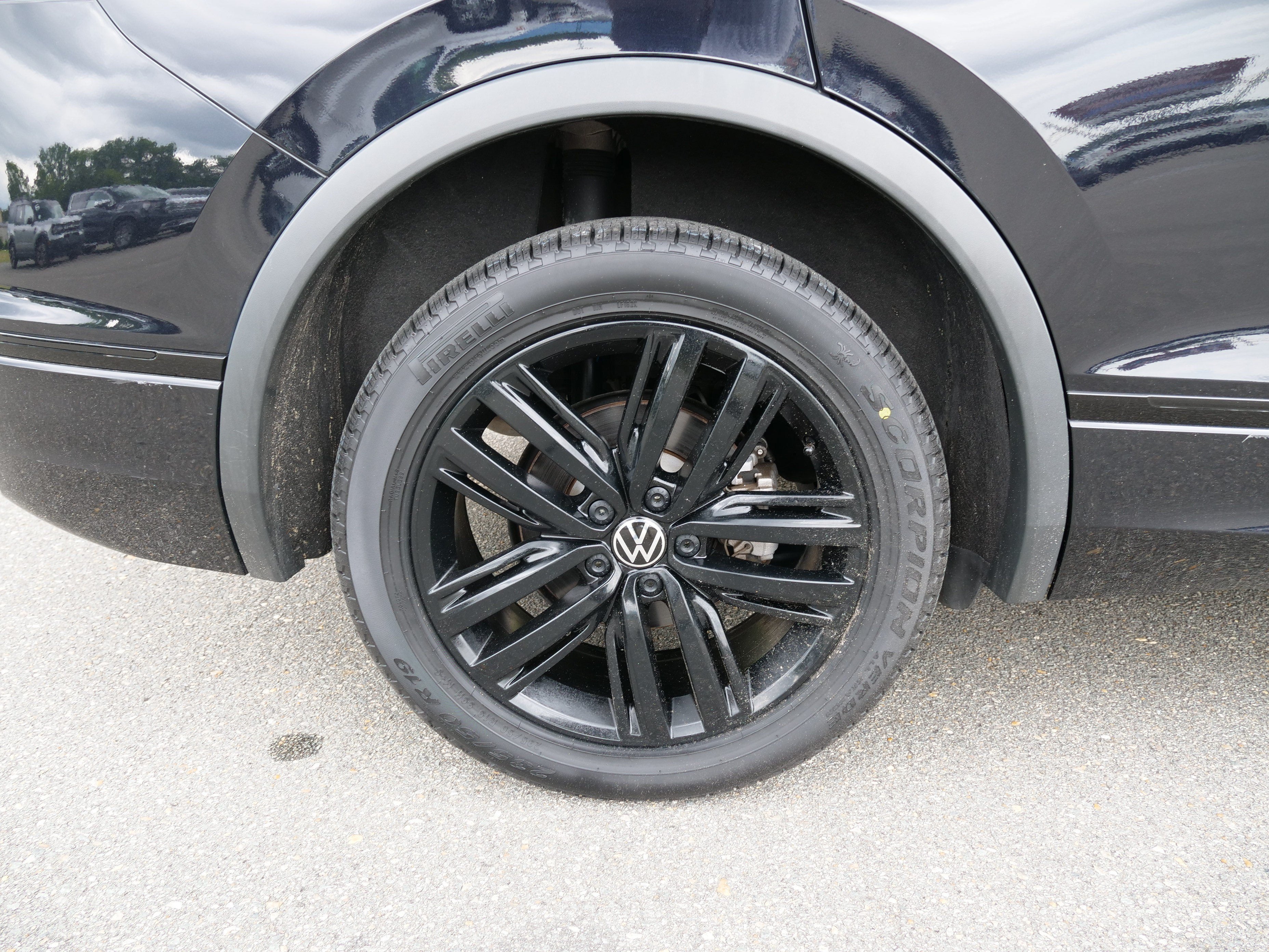 2022 Volkswagen Tiguan 2.0T SE R-Line Black
