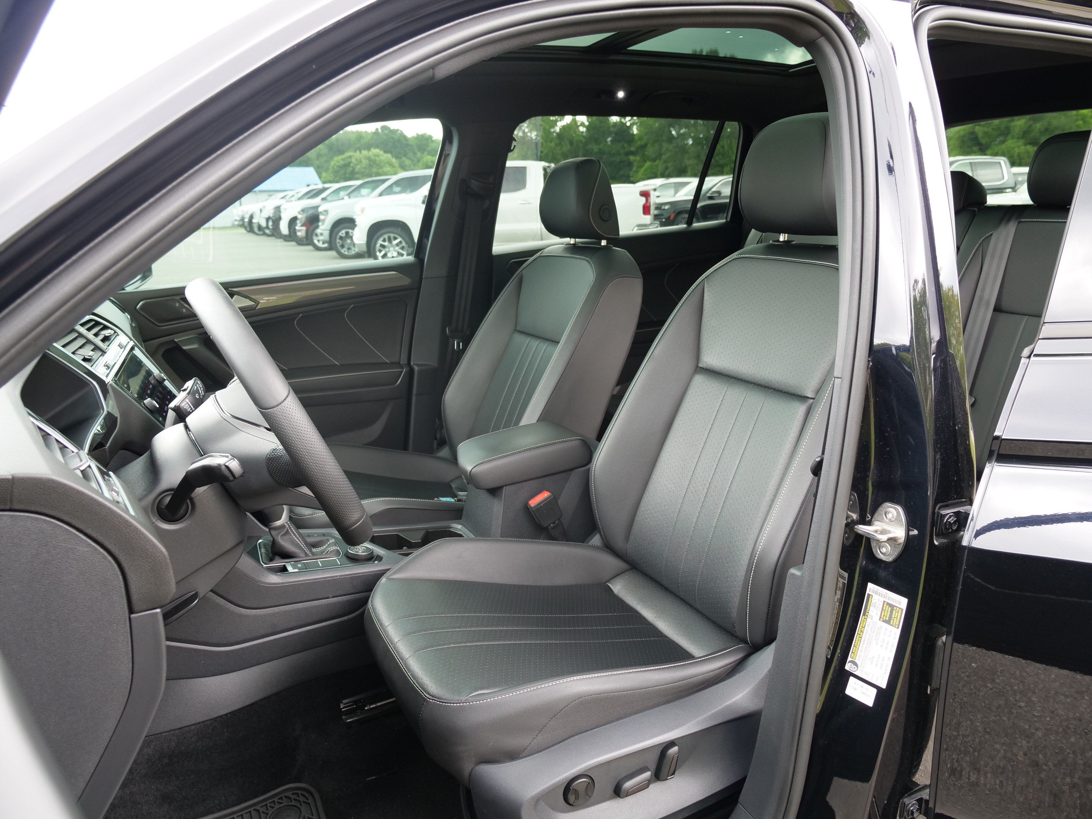 2022 Volkswagen Tiguan 2.0T SE R-Line Black