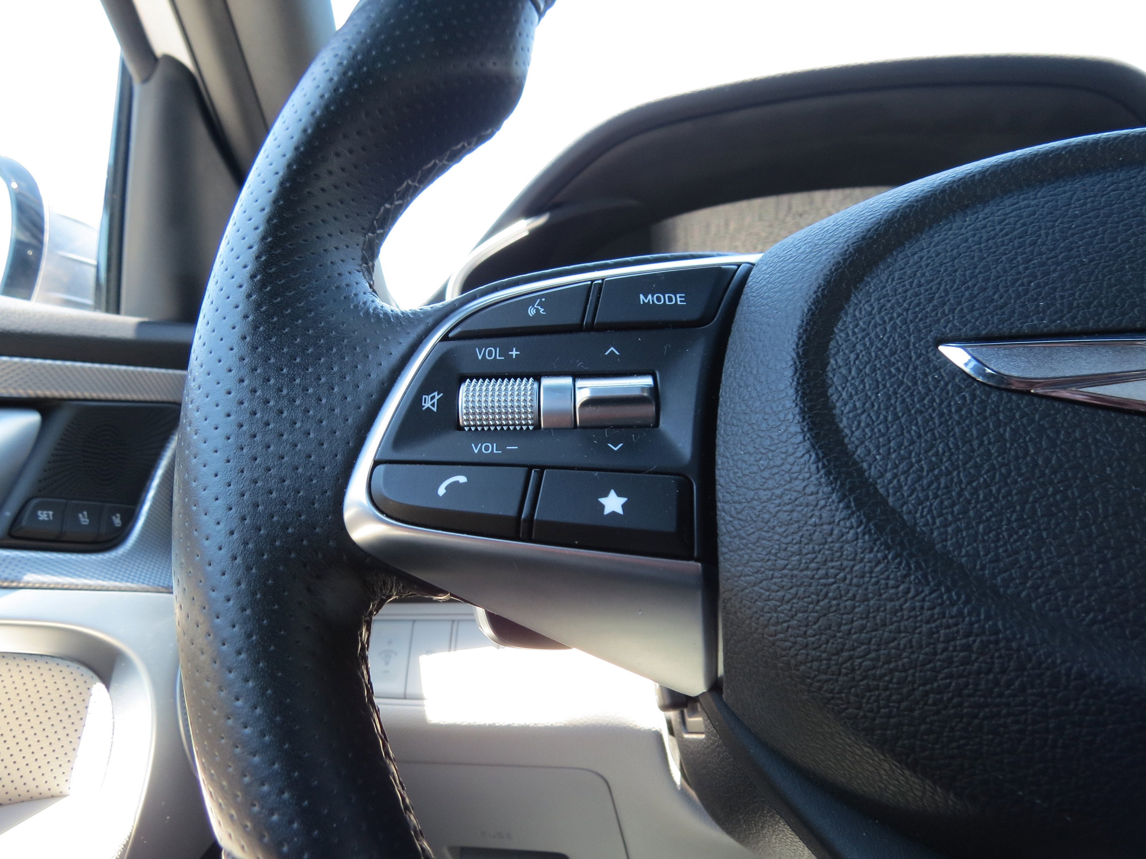 2022 Genesis G70 2.0T RWD