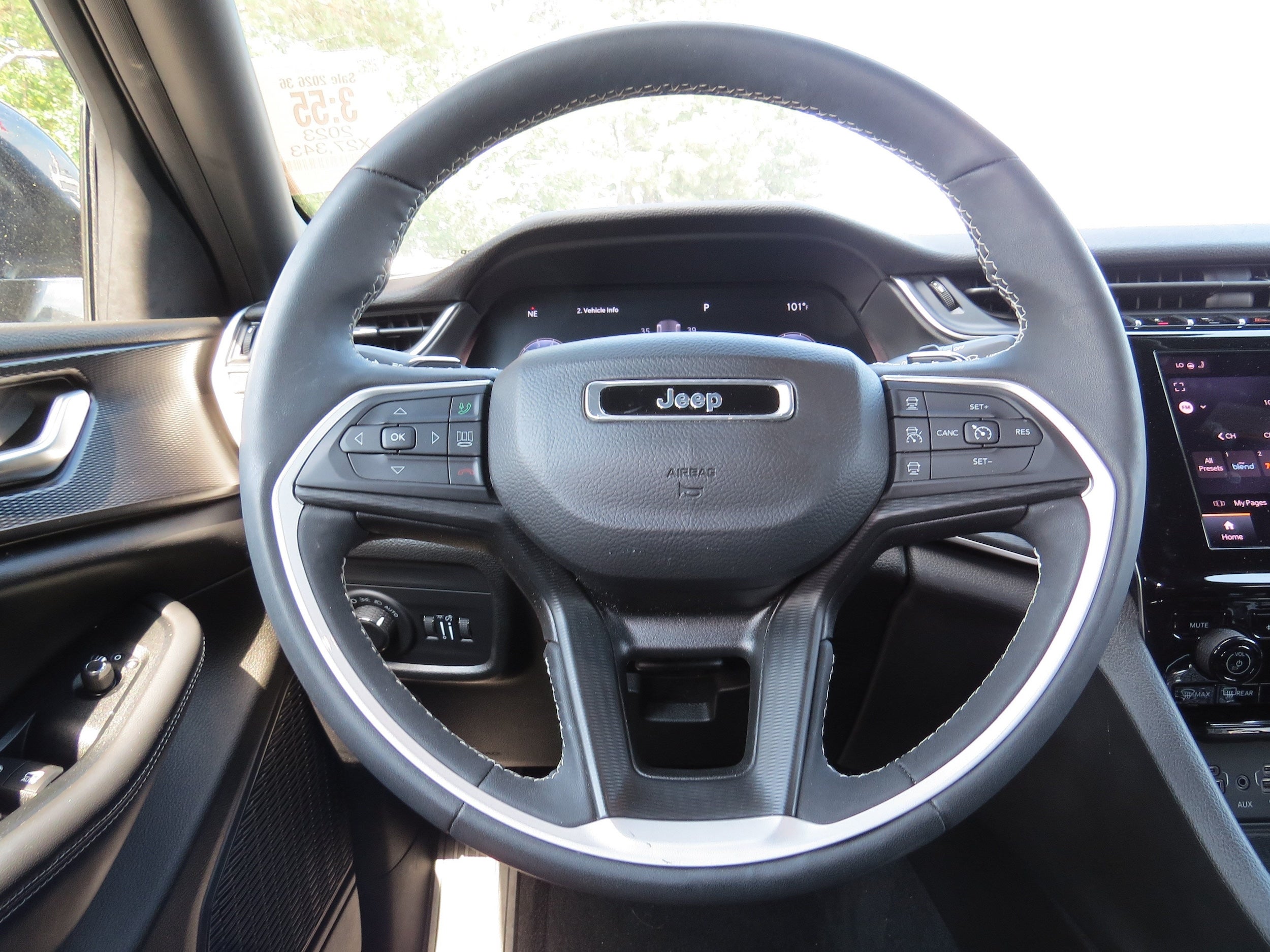 2023 Jeep Grand Cherokee Laredo