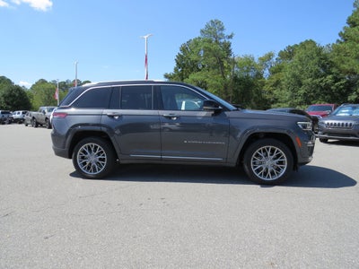 2022 Jeep Grand Cherokee Summit