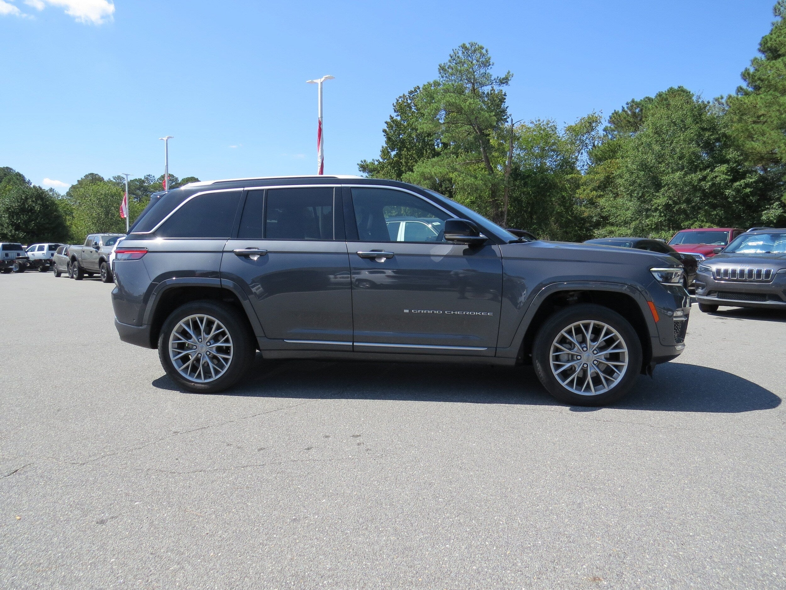 2022 Jeep Grand Cherokee Summit