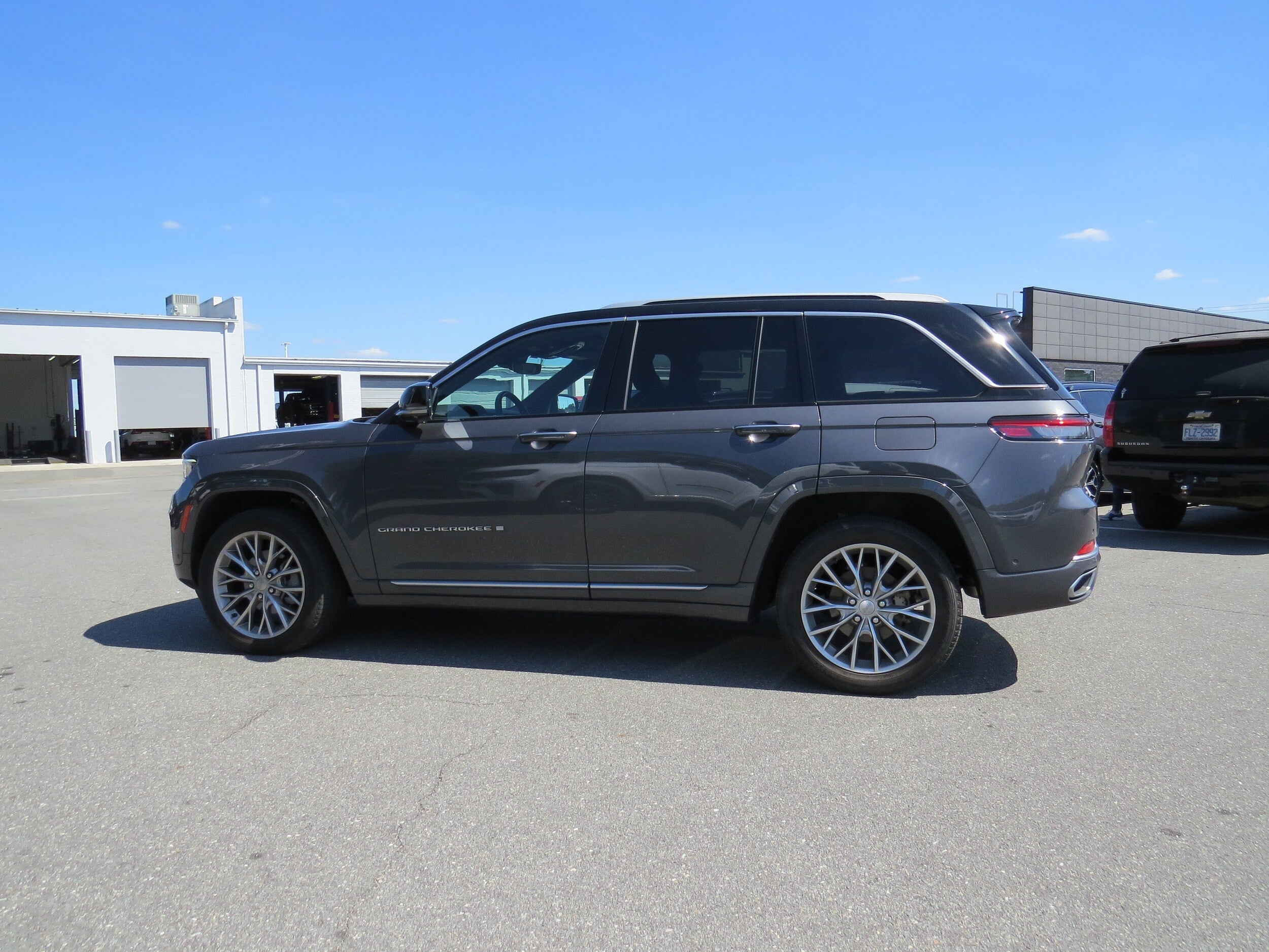 2022 Jeep Grand Cherokee Summit