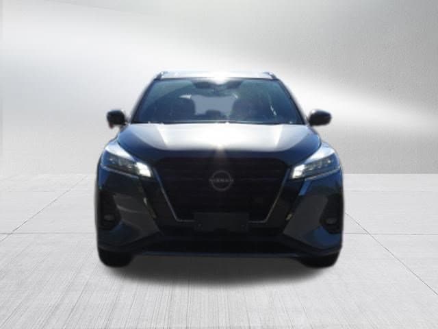 2022 Nissan Kicks SR